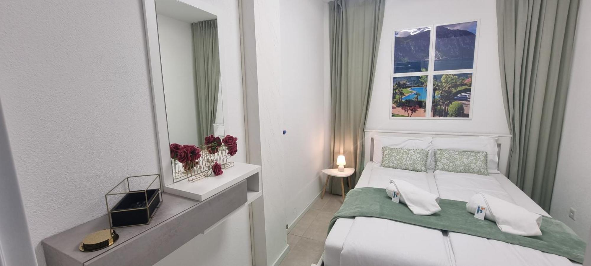Relax-Lugano Lake 比索内 外观 照片